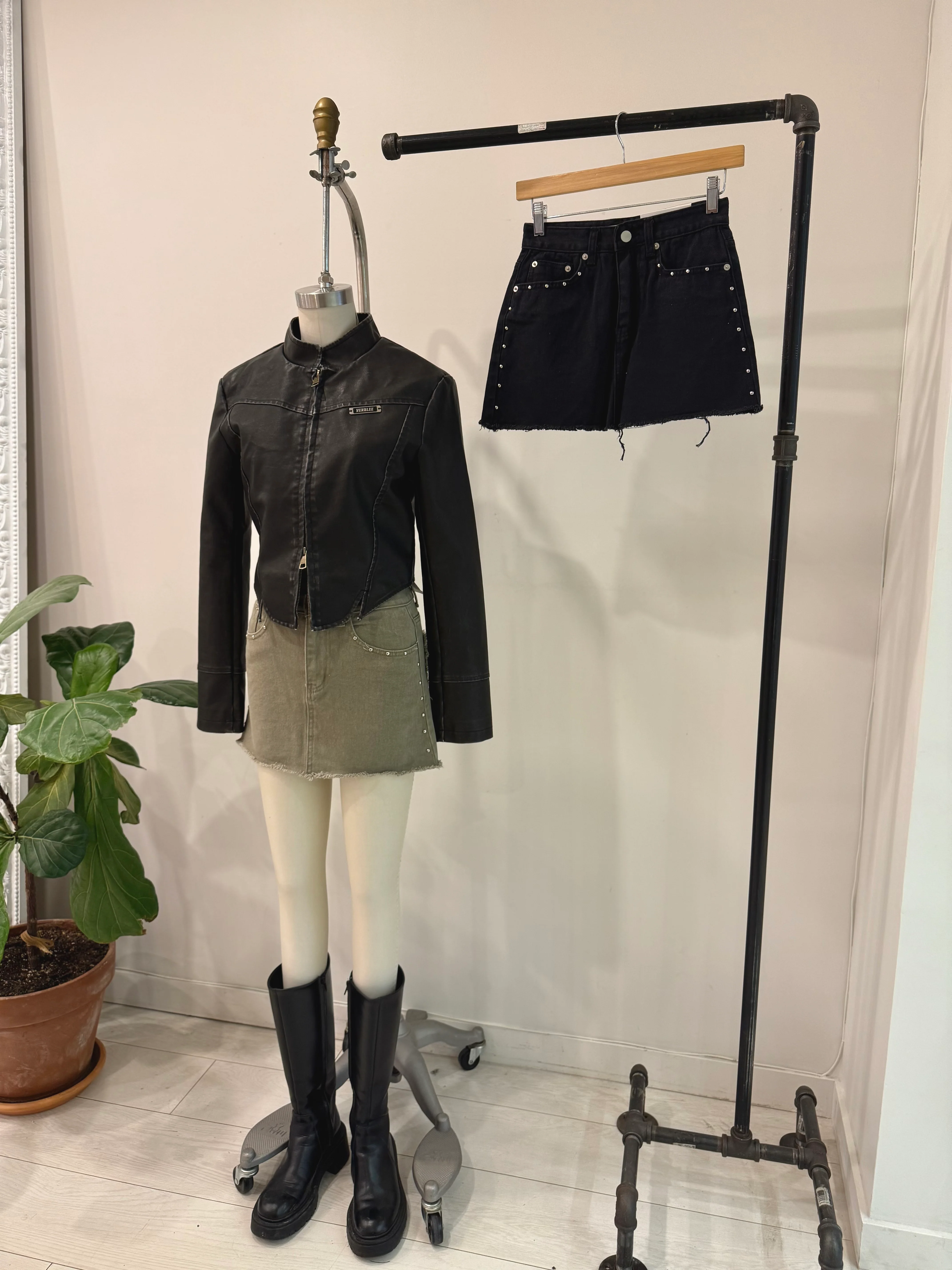 CARLA Studded mini skirt - Image 18