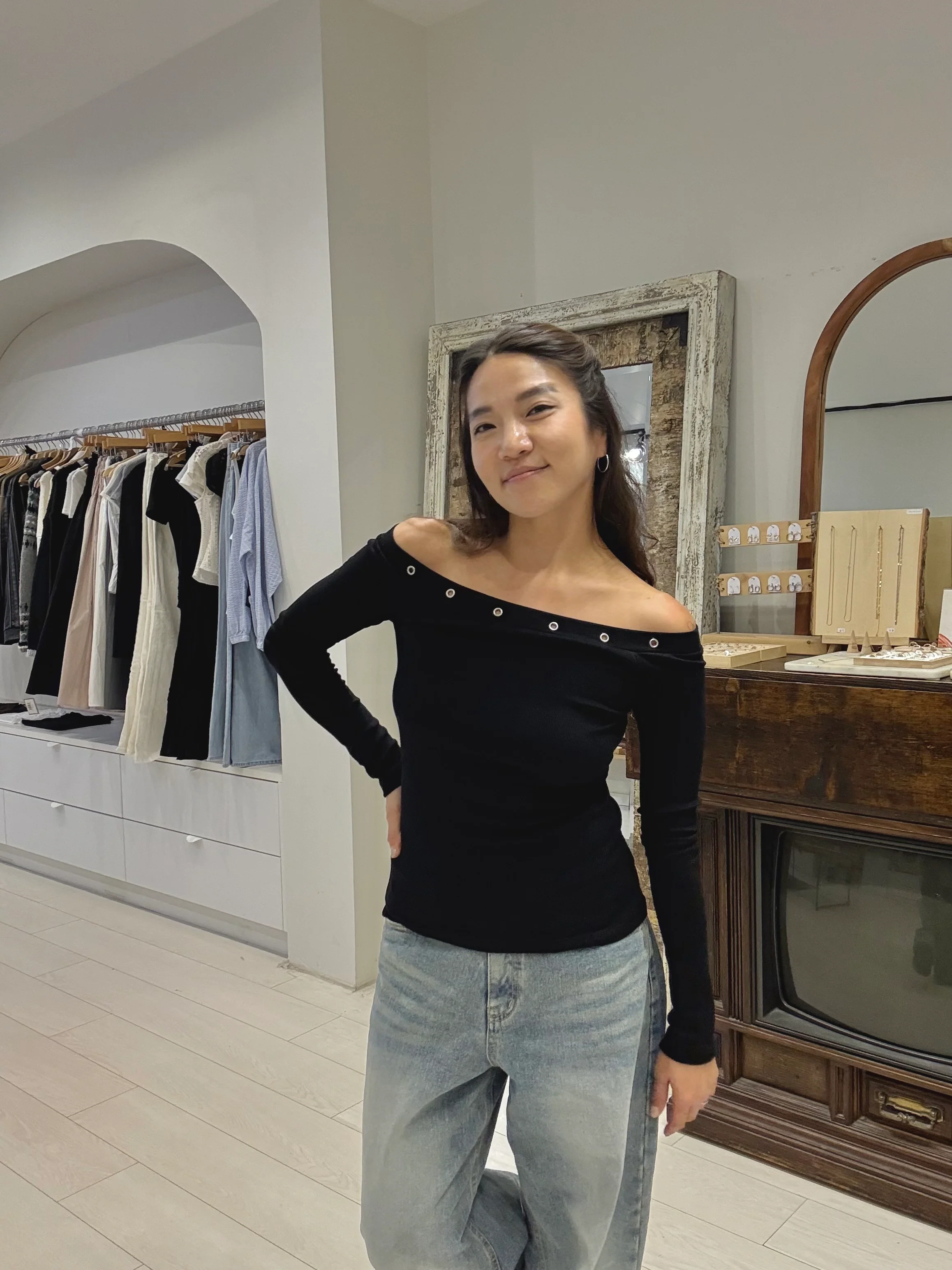 CHEAT Off shoulder eyelet top - Image 3