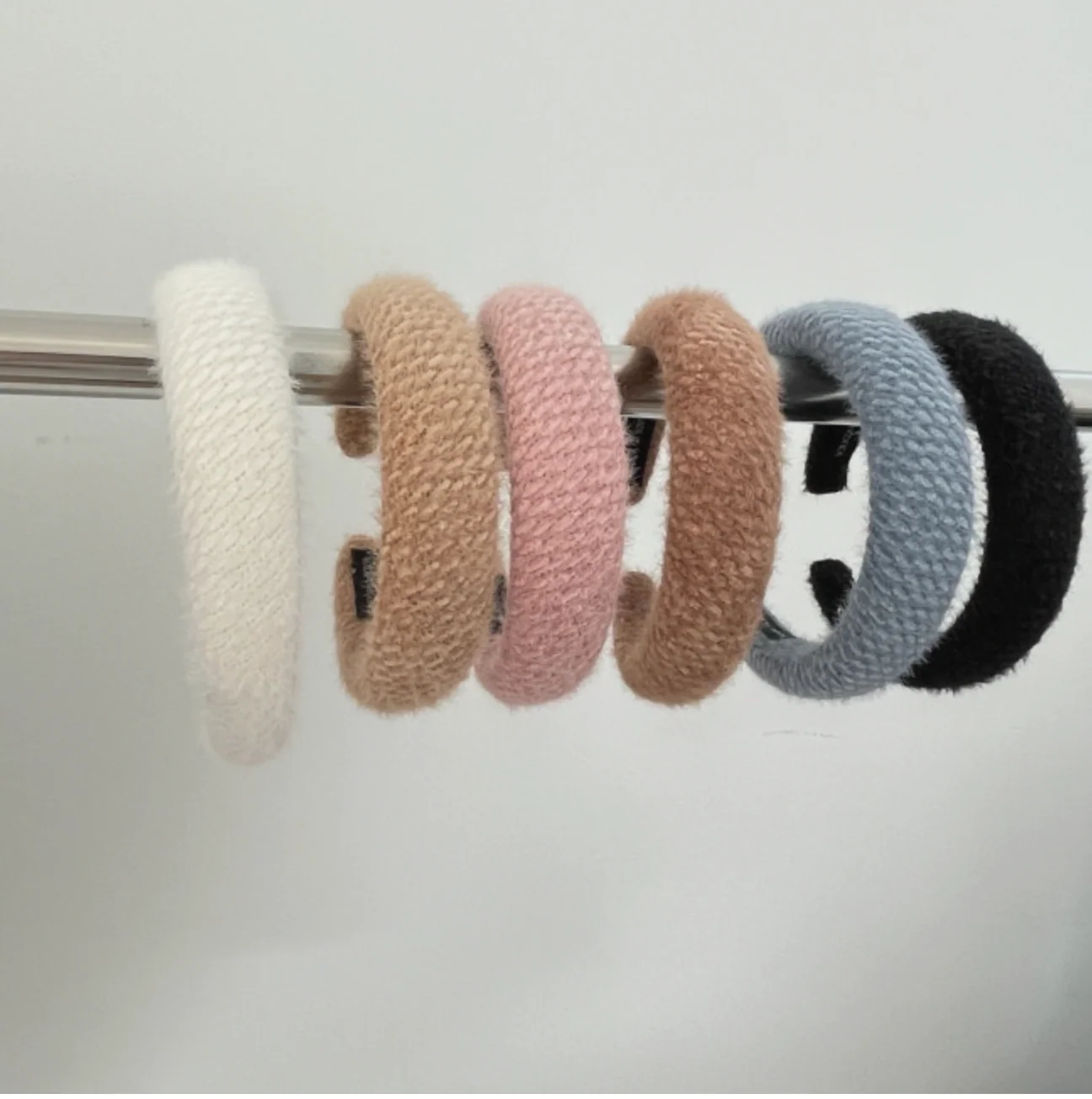 EMMA Padded fuzzy headband - Image 3