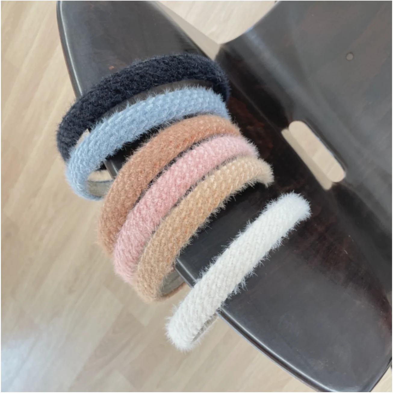 ISABEL Thin fuzzy headband - Image 6