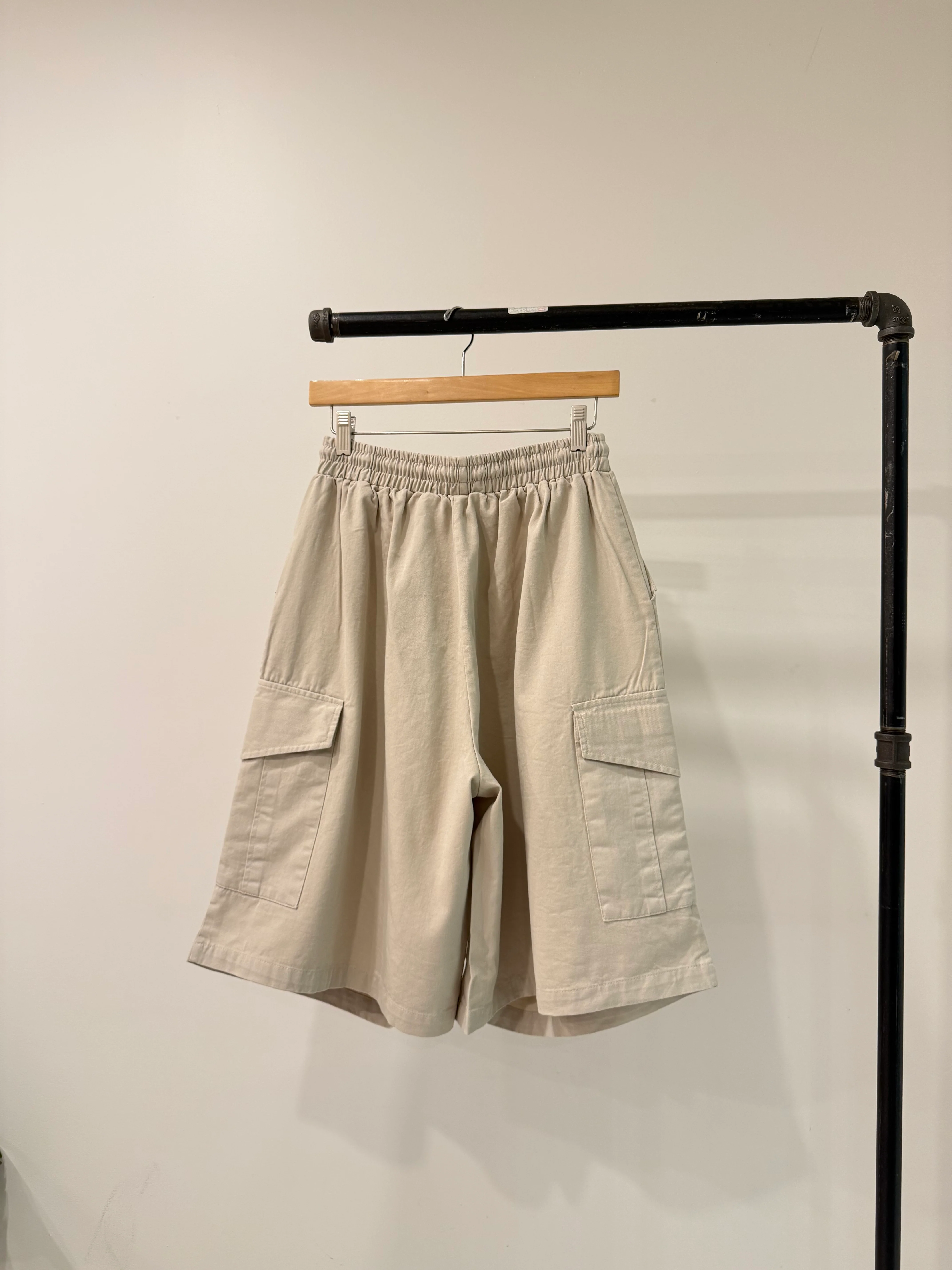 DANT Pintuck knee cargo shorts - Image 11