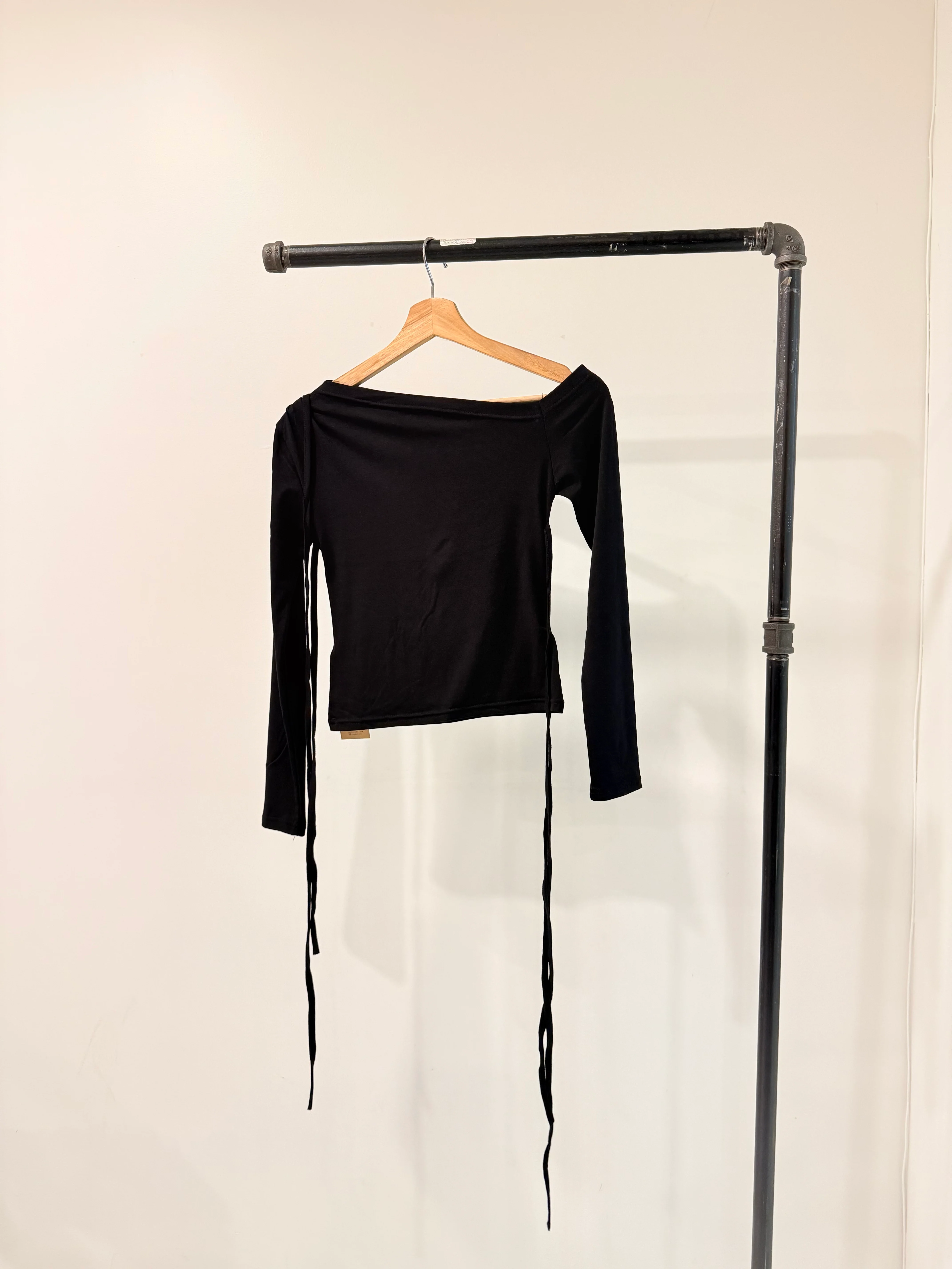 IZZY Off shoulder tie top - Image 8