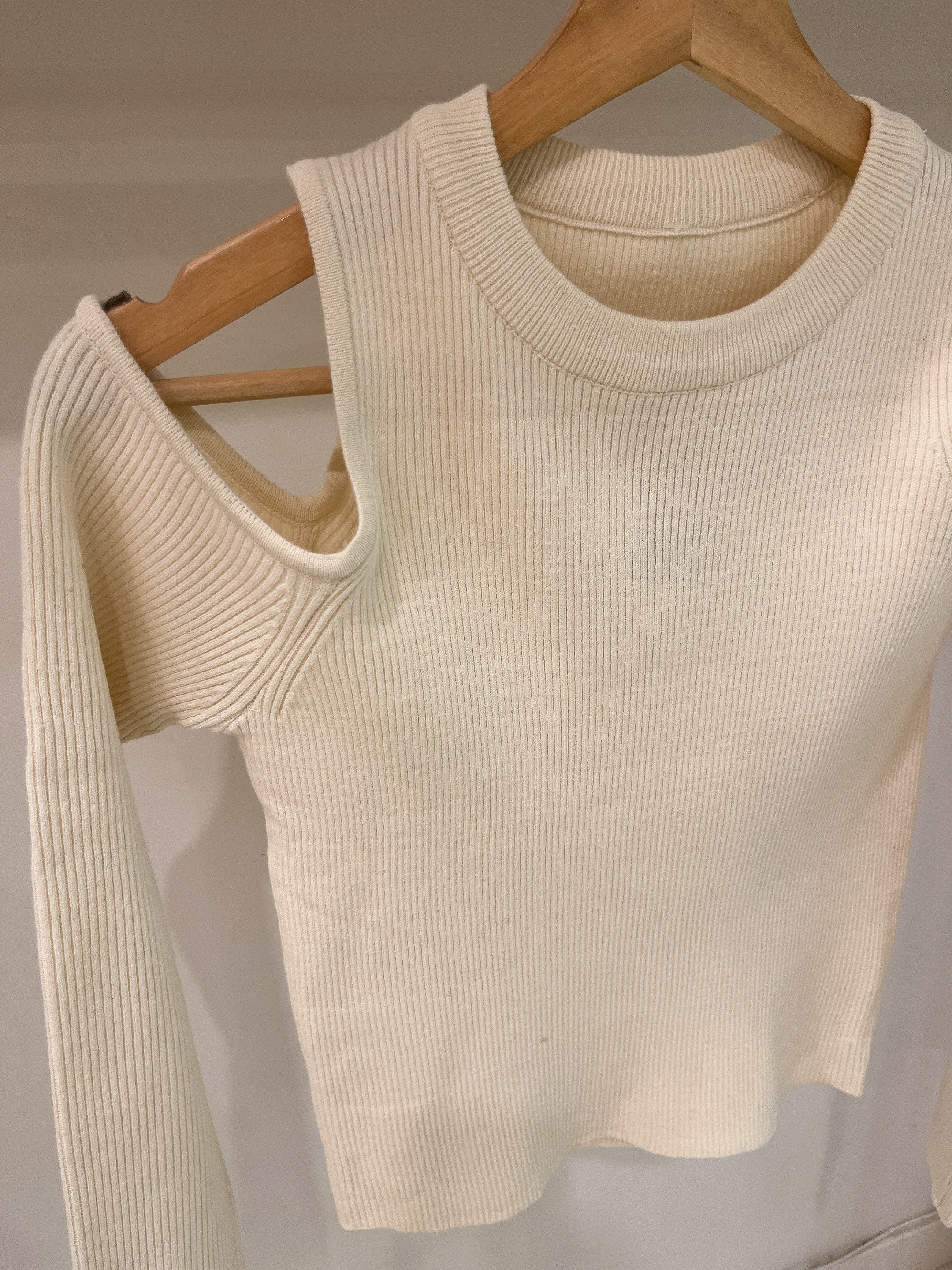 JINA Cutout top - Image 21
