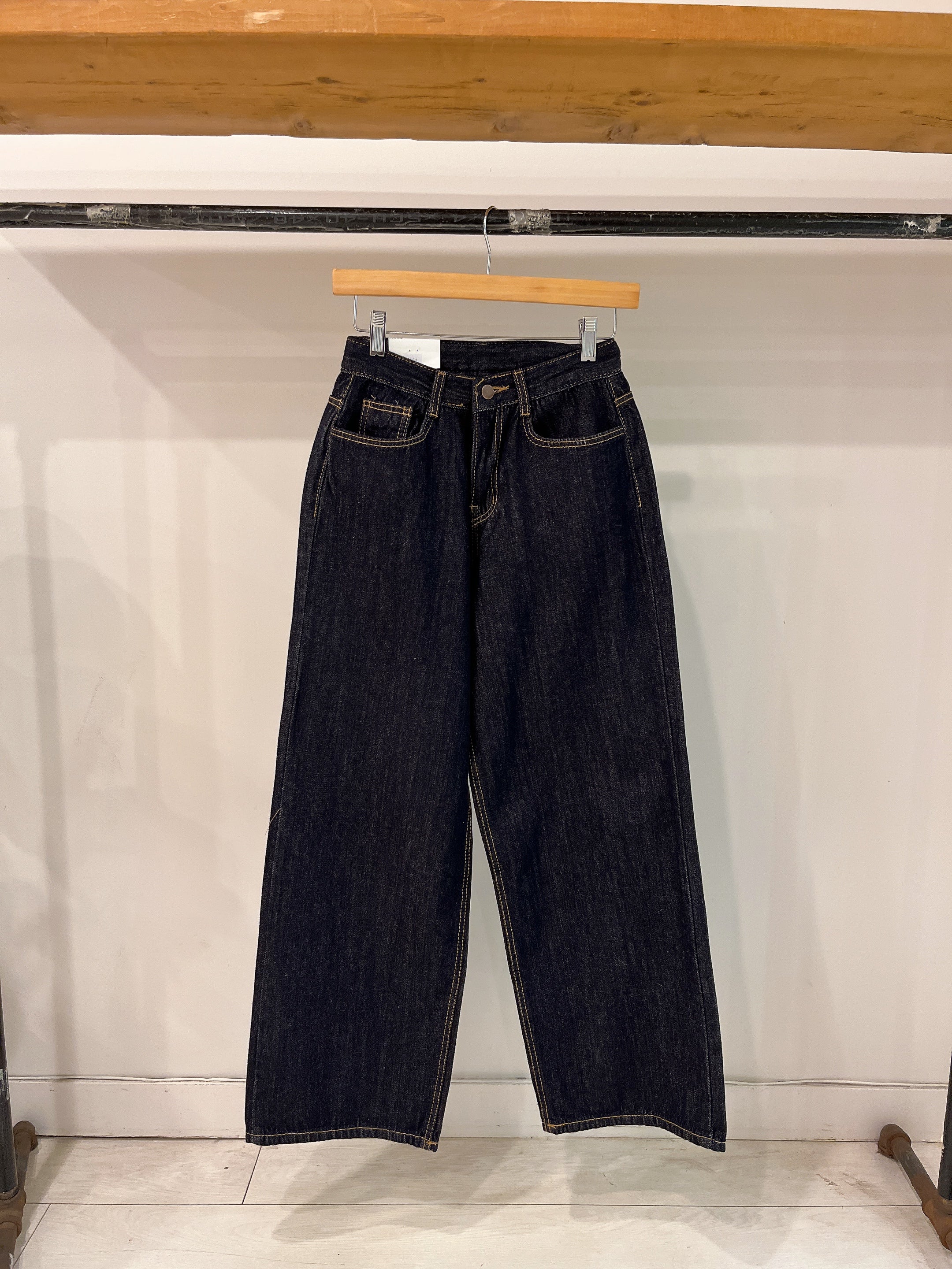 KANJA Wide legged raw jeans - Image 2