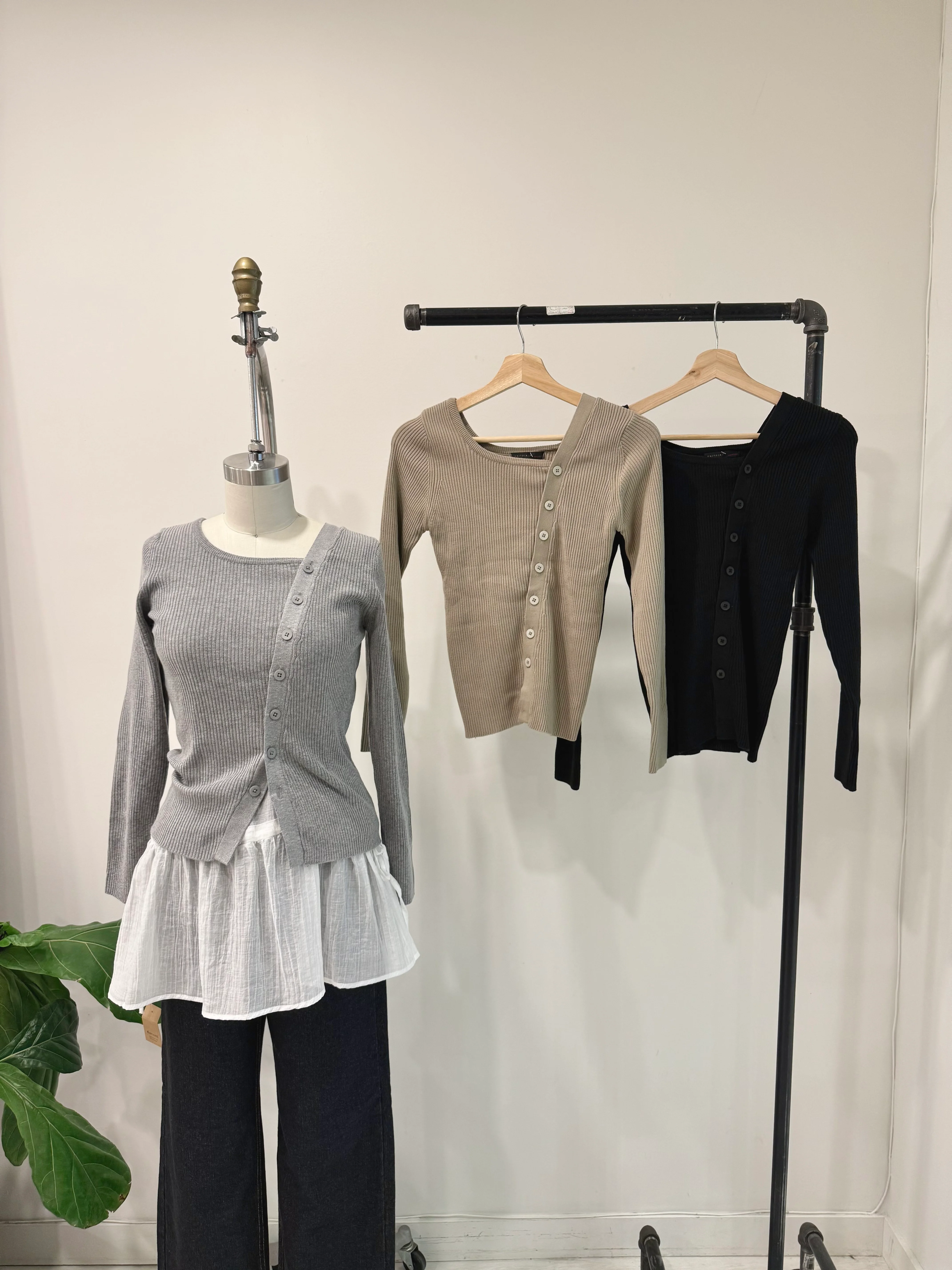 KIARA Asymmetric knit top - Image 10