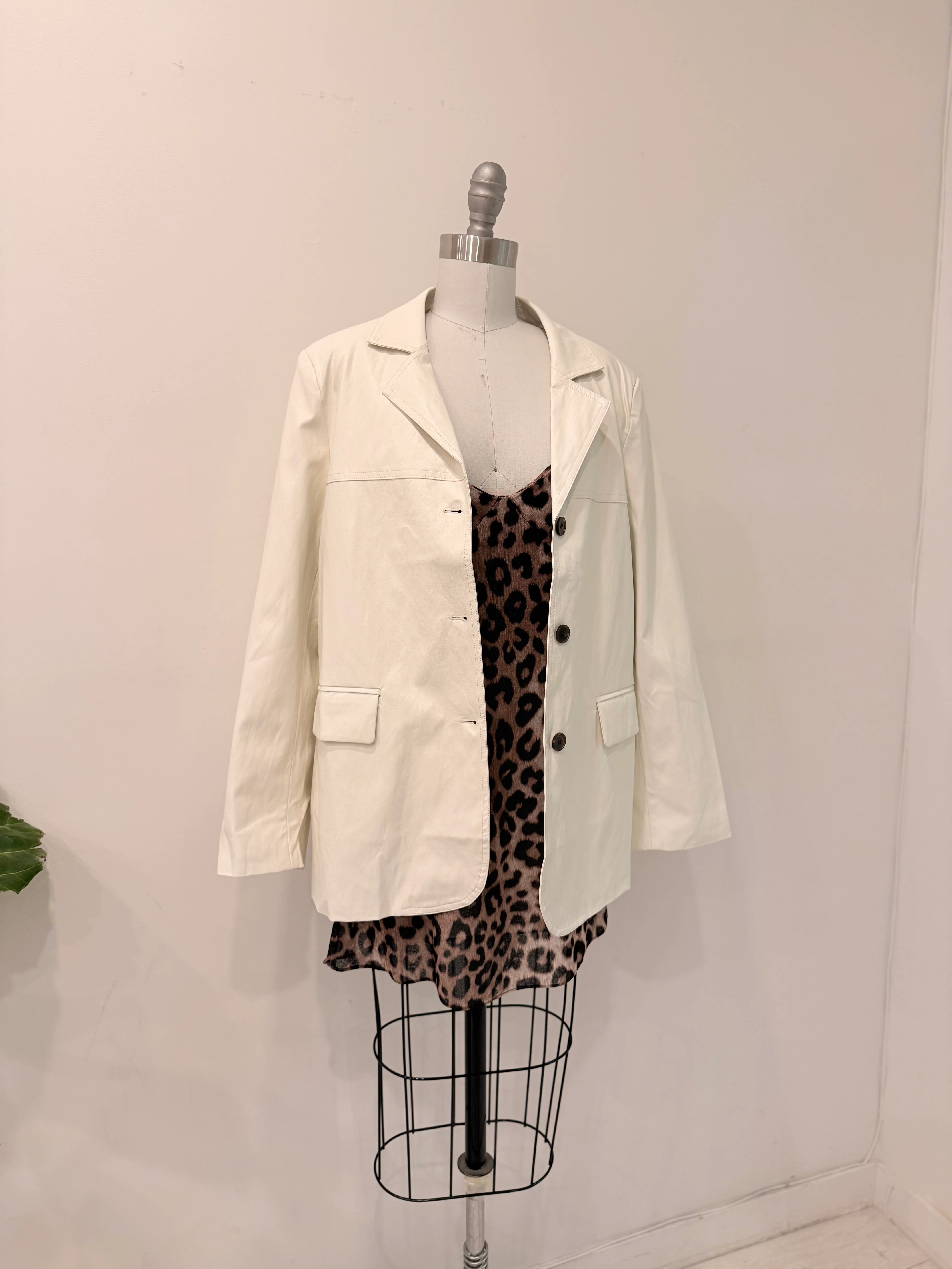 KOOL Vegan leather blazer - Image 17