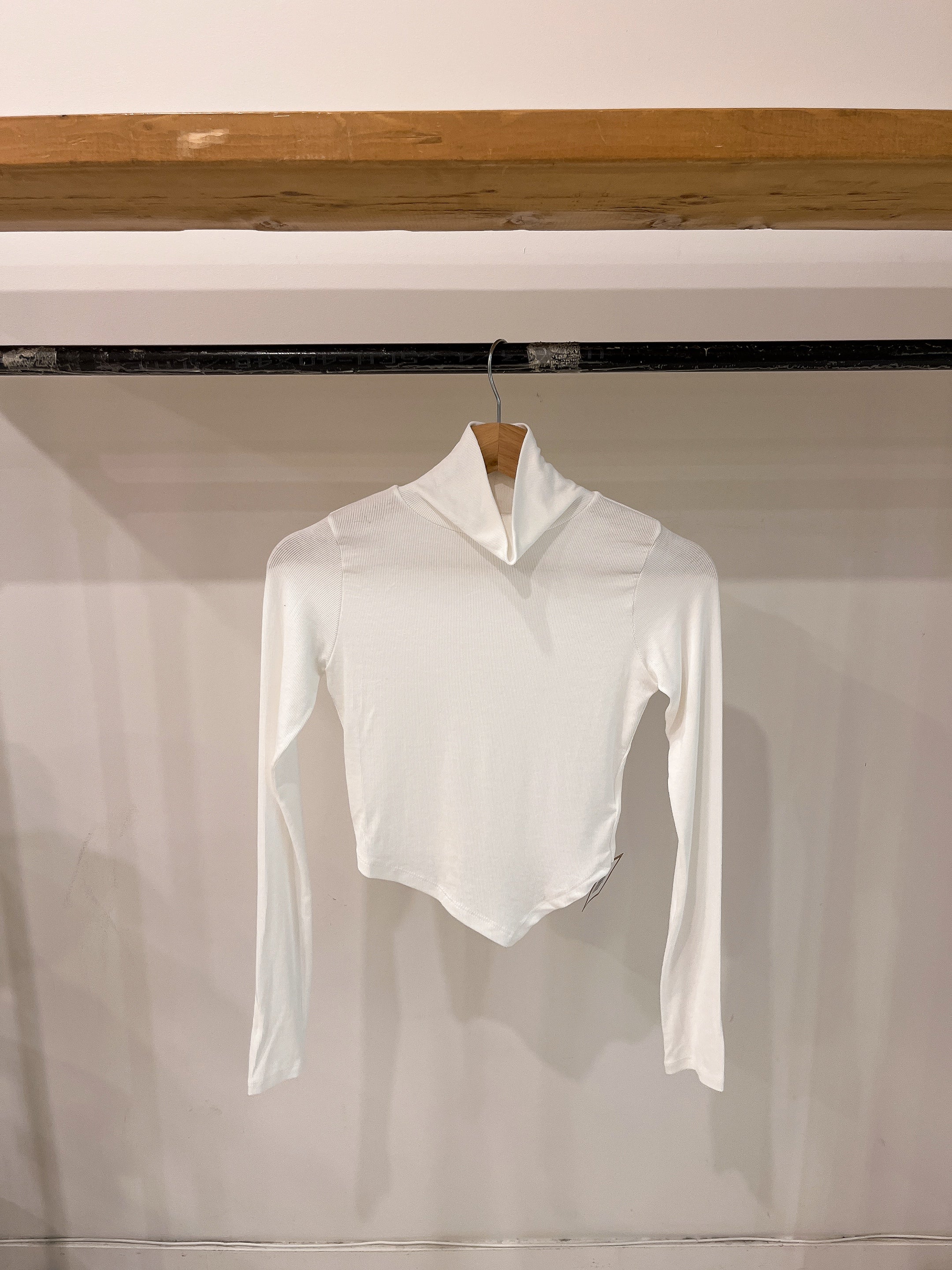 MILLIE Pointed hem turtleneck top - Image 10
