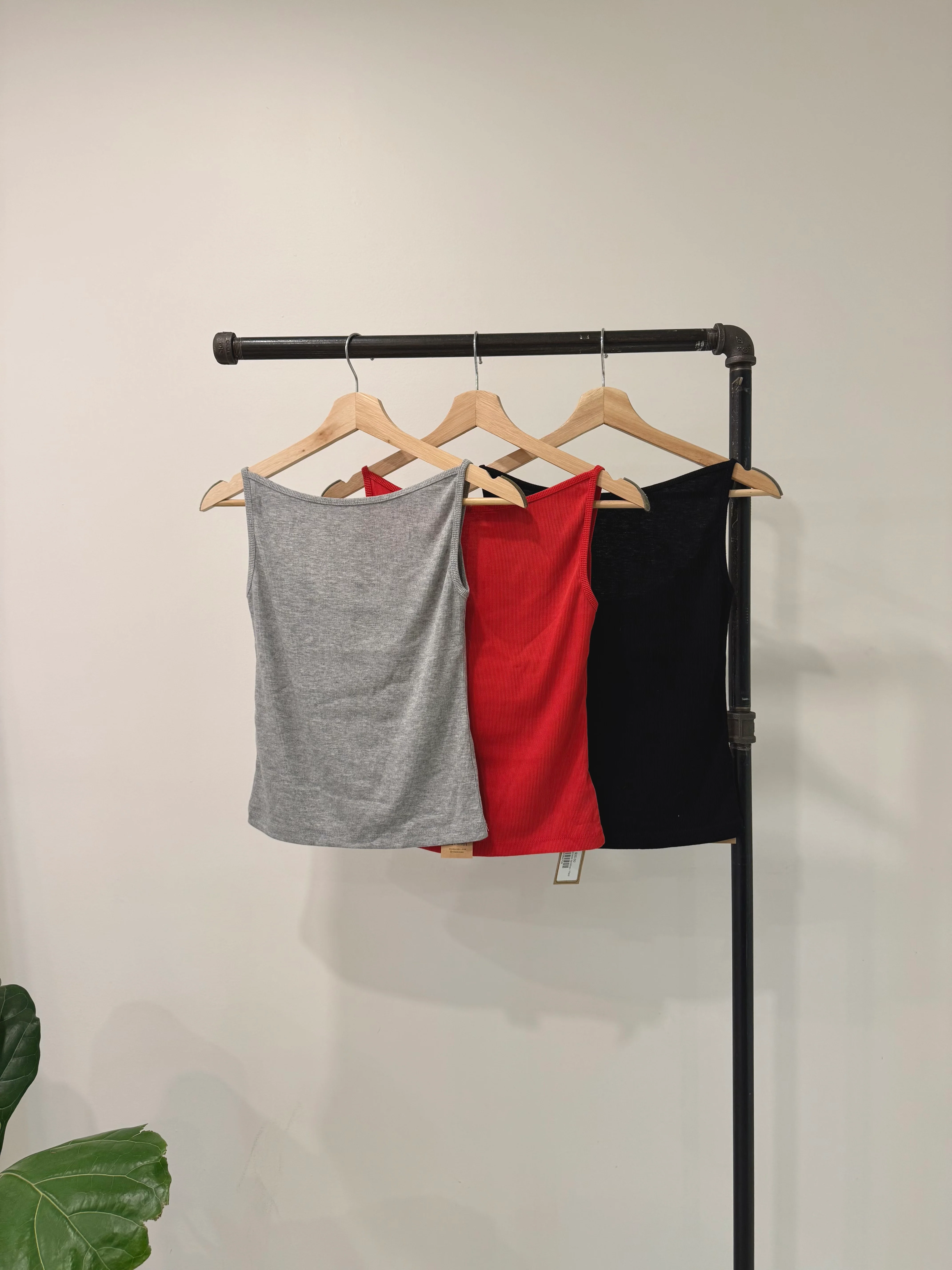 NARIA Boatneck tanktop - Image 16