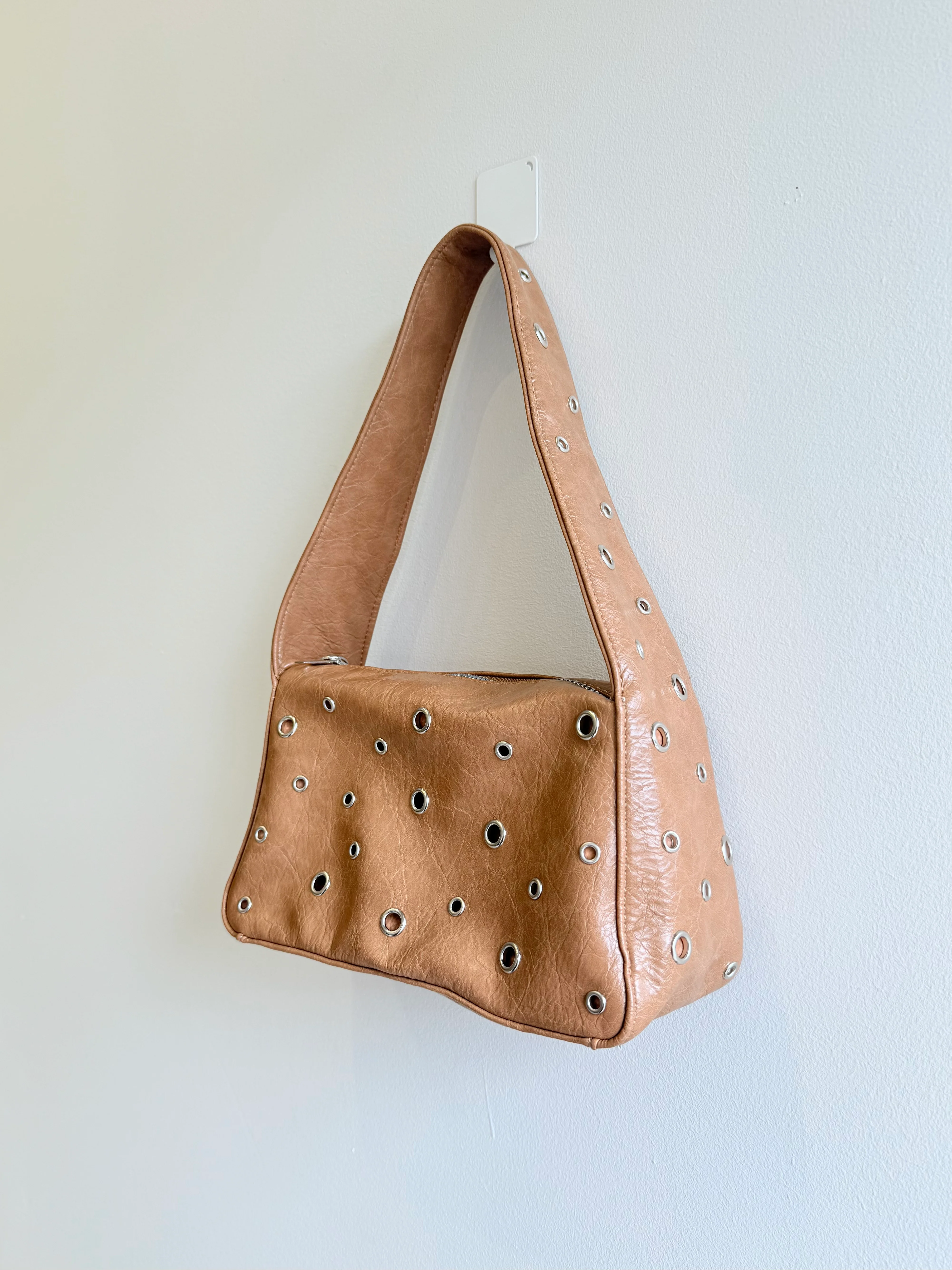 PEBBLE Eyelet shoulder bag - Image 13