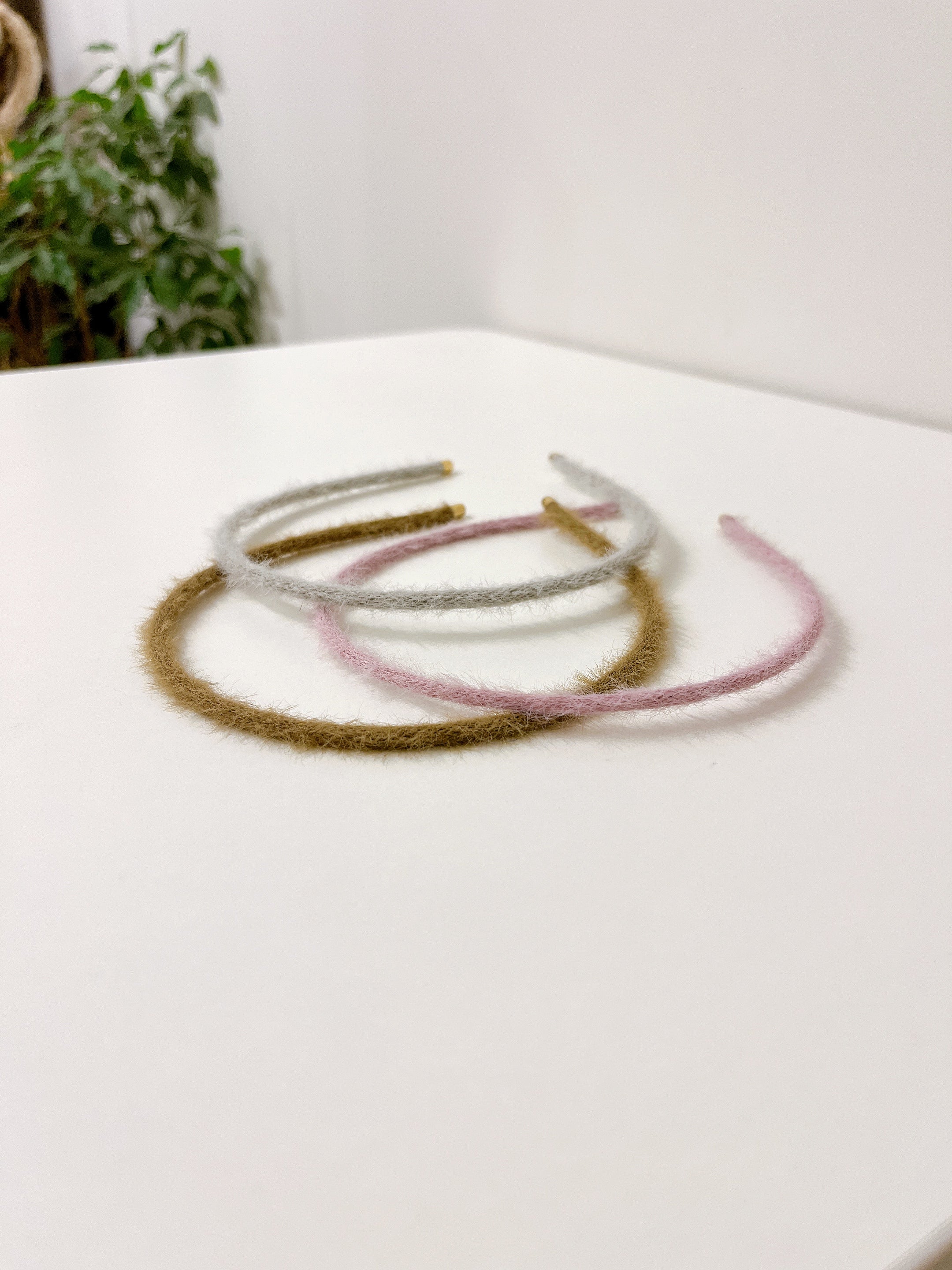 SHY Thin fuzzy headband - Image 2