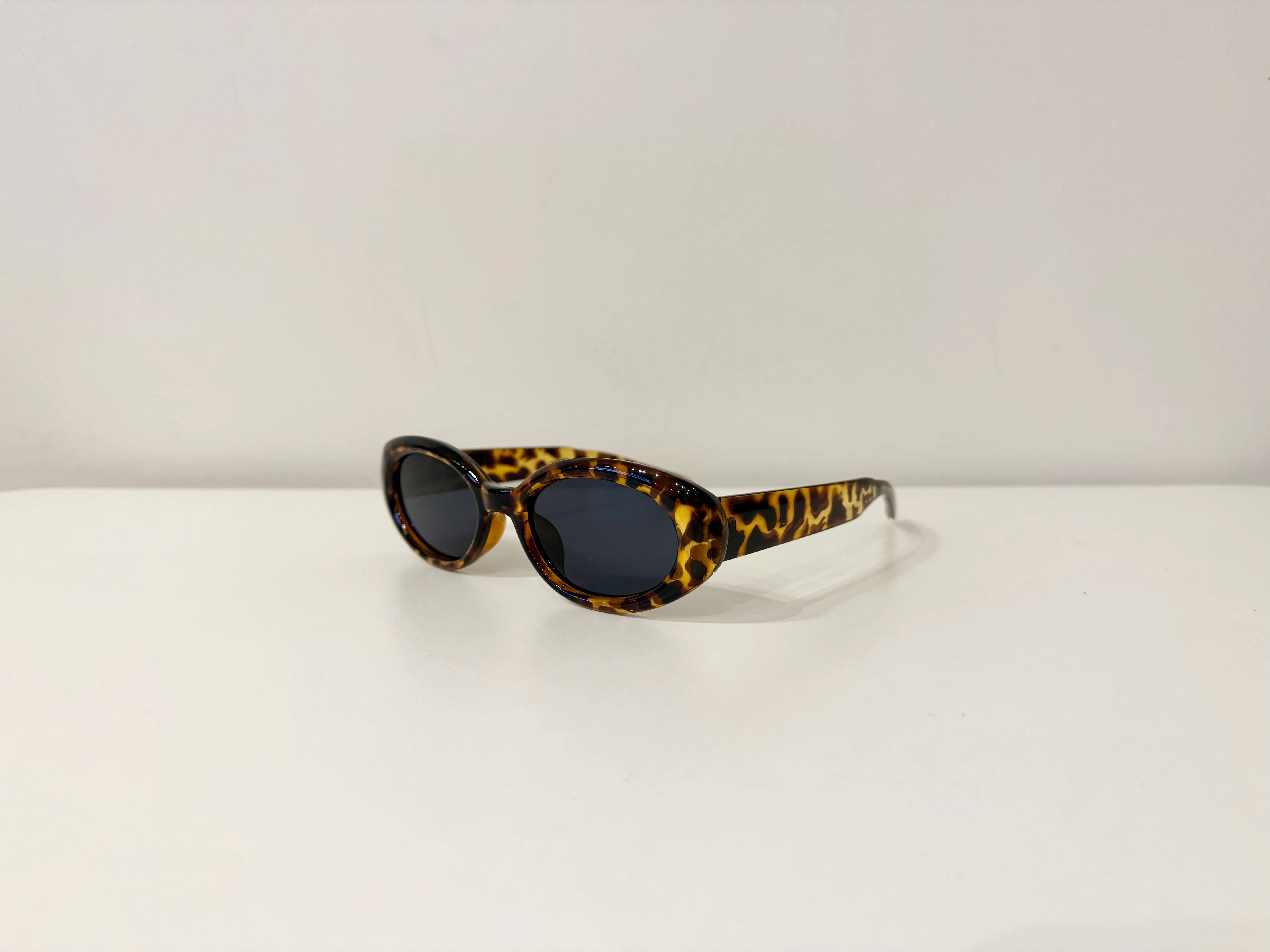 SWIPE Oval sunnies - Image 8
