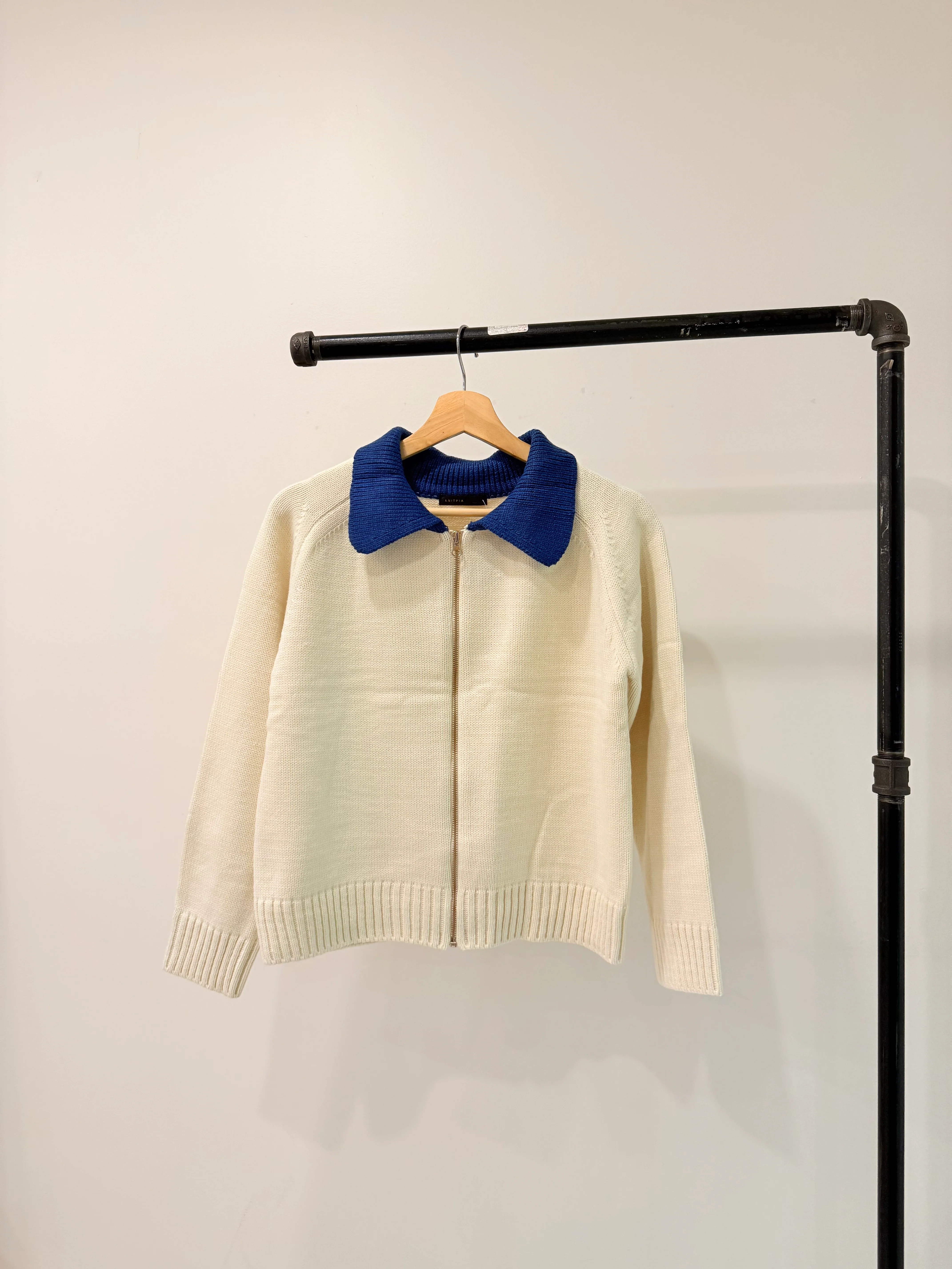 TAKE Contrast collar zip-up - Image 15