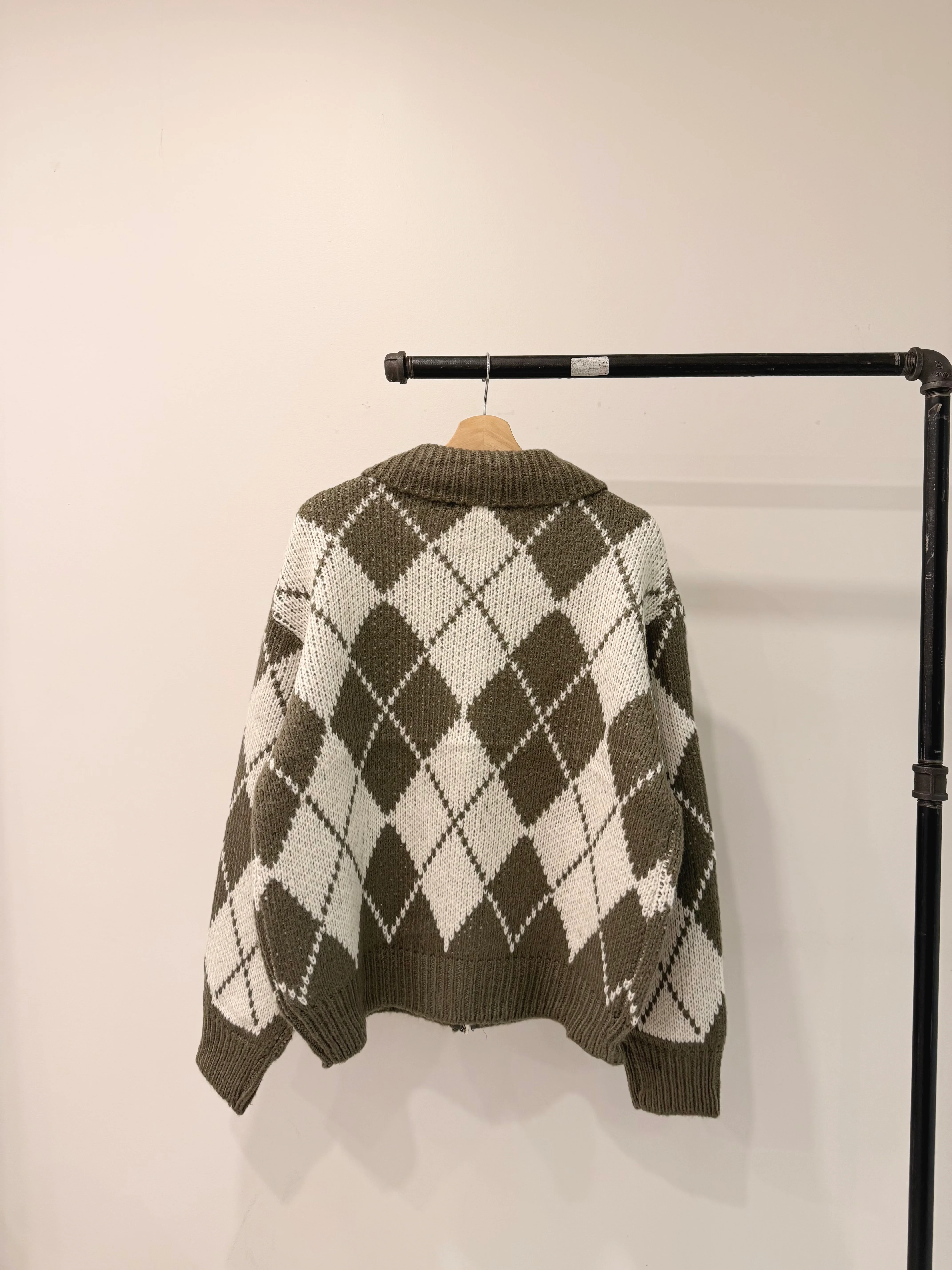 TOHO Argyle zip-up sweater - Image 17