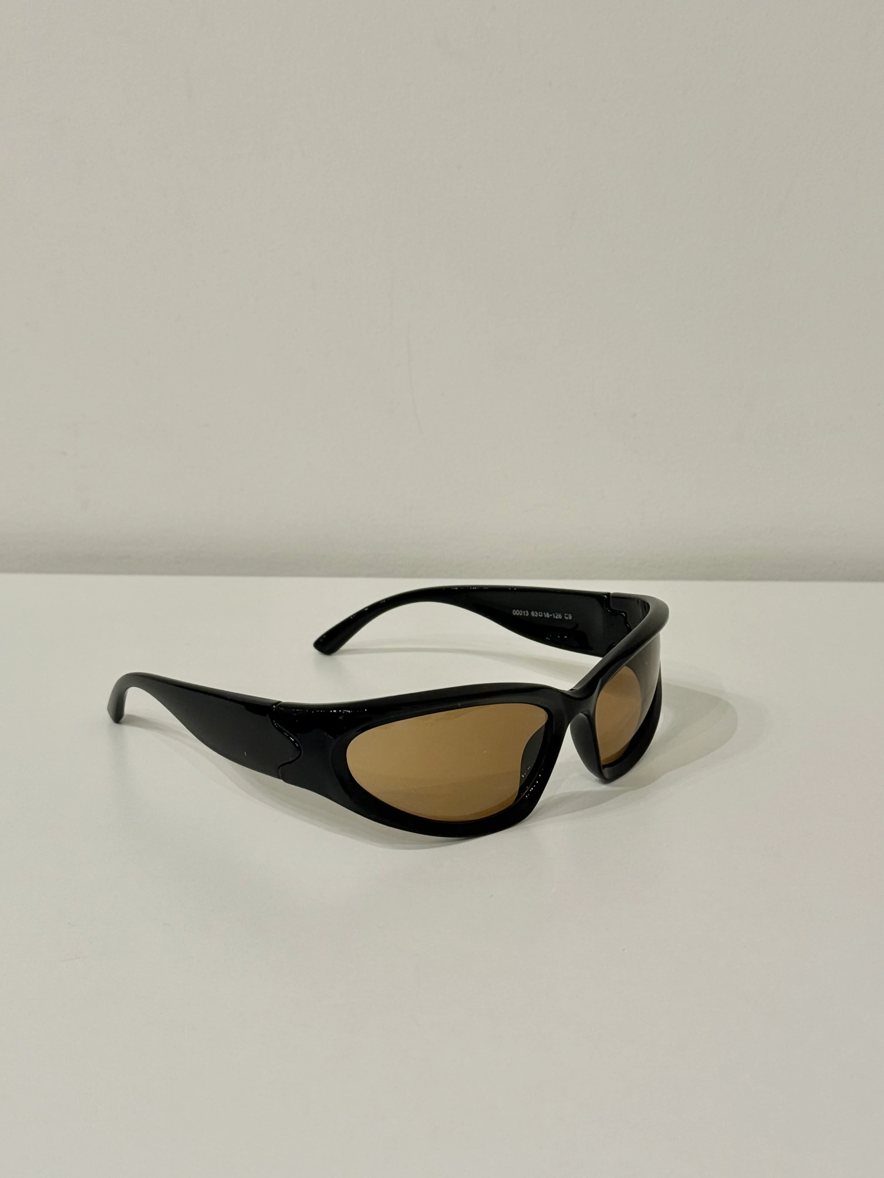 Y2K Oval racer sunnies - Image 13