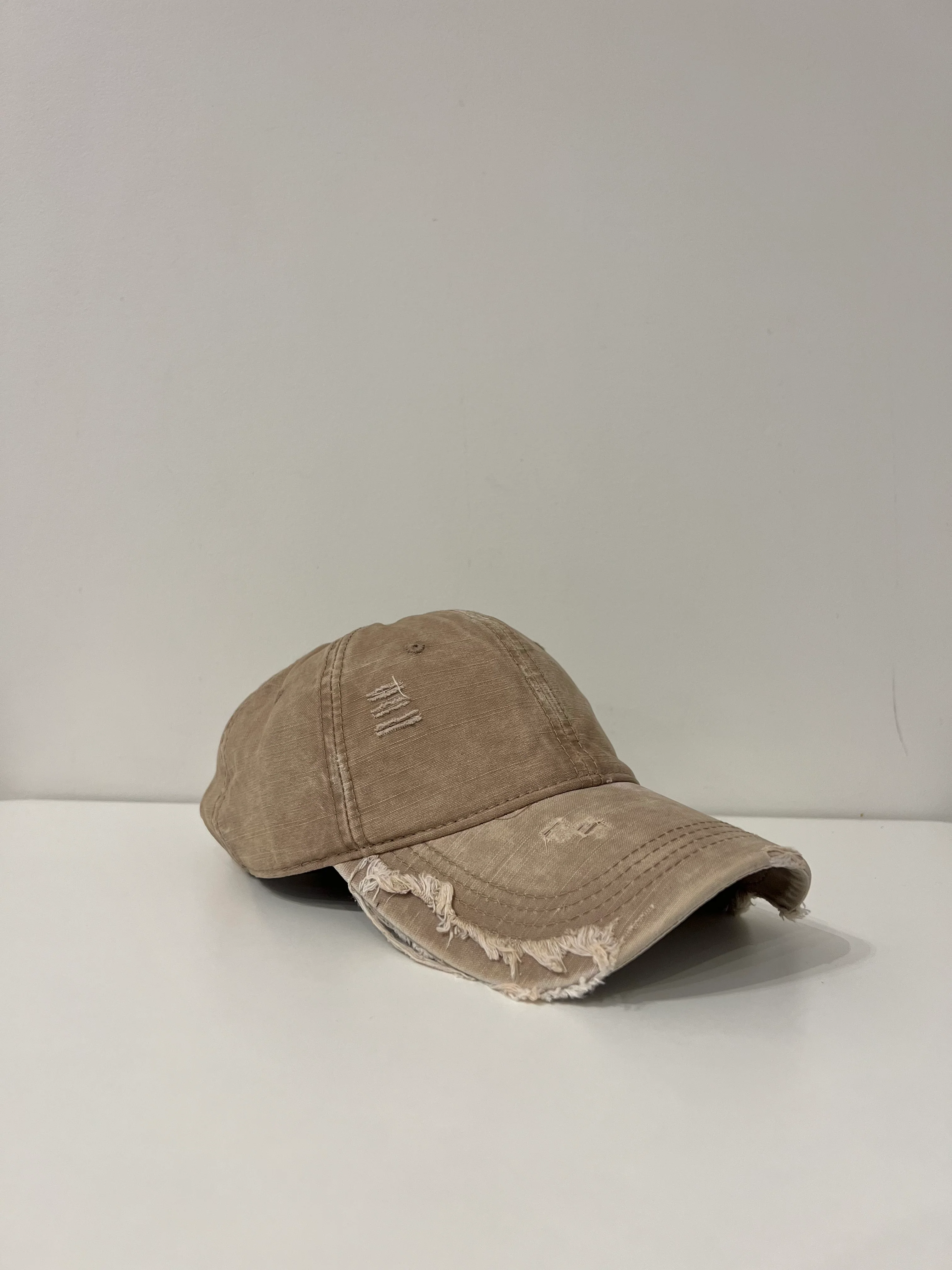 YOO Distressed cap - Image 7
